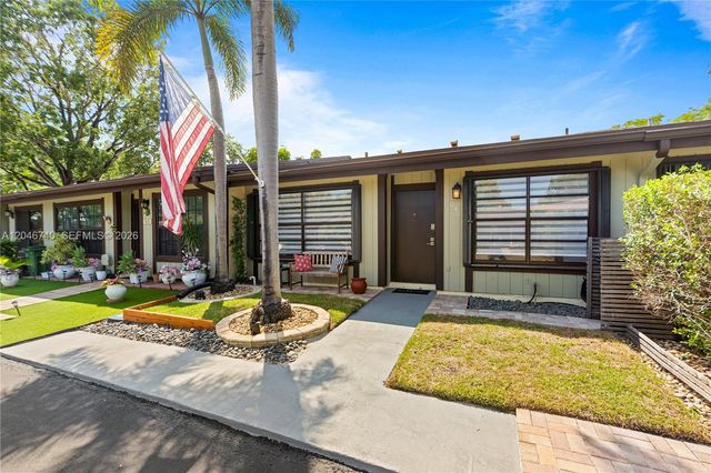 10311 Laurel Court, Pembroke Pines, FL 33026