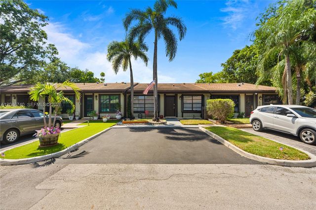 10311 Laurel Court, Pembroke Pines, FL 33026