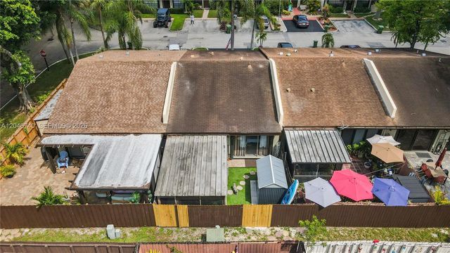 10311 Laurel Court, Pembroke Pines, FL 33026