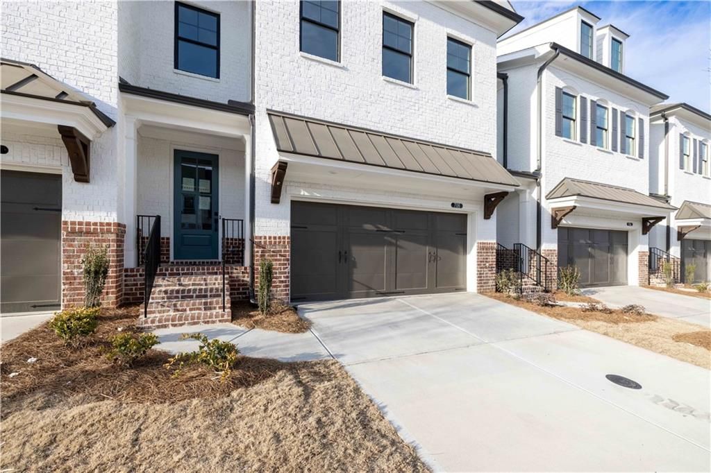 Image 3 of property listing at 4306 Burton Bend Way 150, Buford, GA 30518