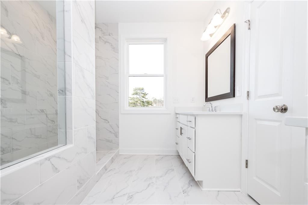 Image 34 of property listing at 4306 Burton Bend Way 150, Buford, GA 30518