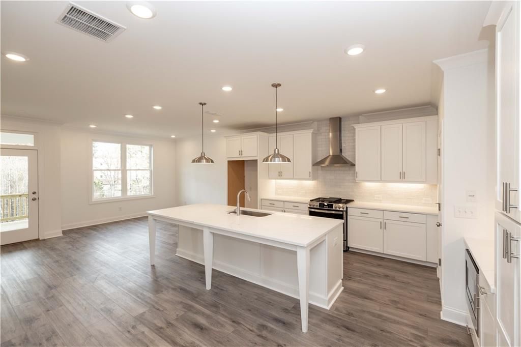 Image 7 of property listing at 4306 Burton Bend Way 150, Buford, GA 30518