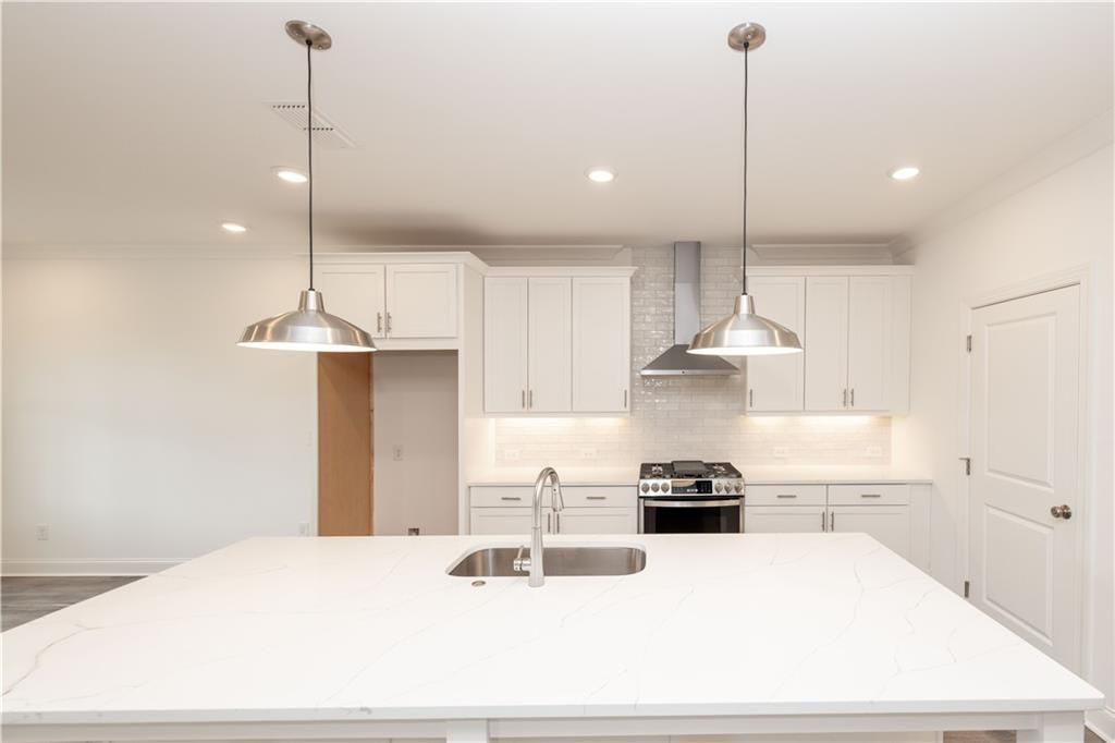 Image 9 of property listing at 4306 Burton Bend Way 150, Buford, GA 30518