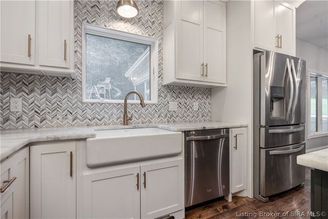 3016 Evanna Court, Floyds Knobs, IN 47119