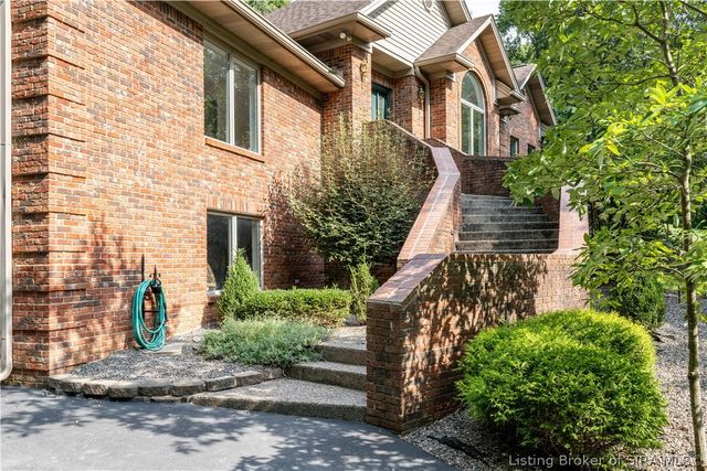 3016 Evanna Court, Floyds Knobs, IN 47119