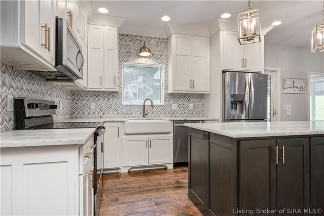 3016 Evanna Court, Floyds Knobs, IN 47119
