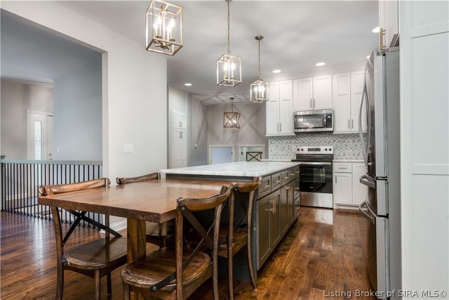 3016 Evanna Court, Floyds Knobs, IN 47119