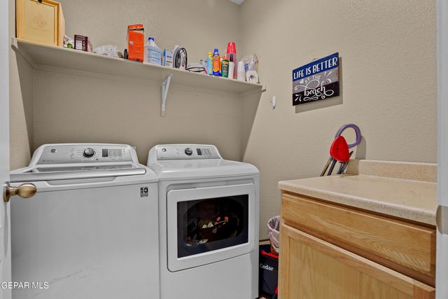 1041 FIREBOLT Place, El Paso, TX 79928