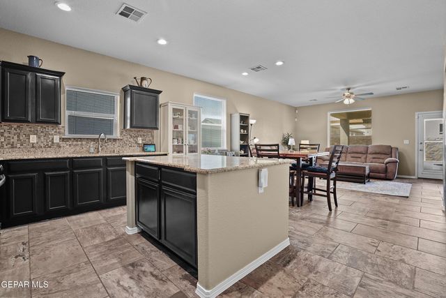 1041 FIREBOLT Place, El Paso, TX 79928