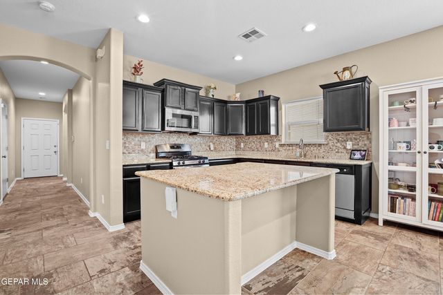 1041 FIREBOLT Place, El Paso, TX 79928