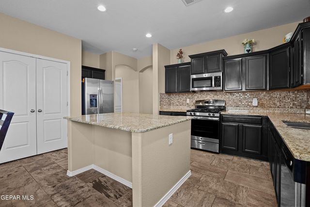 1041 FIREBOLT Place, El Paso, TX 79928