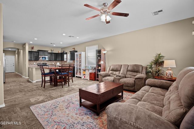 1041 FIREBOLT Place, El Paso, TX 79928