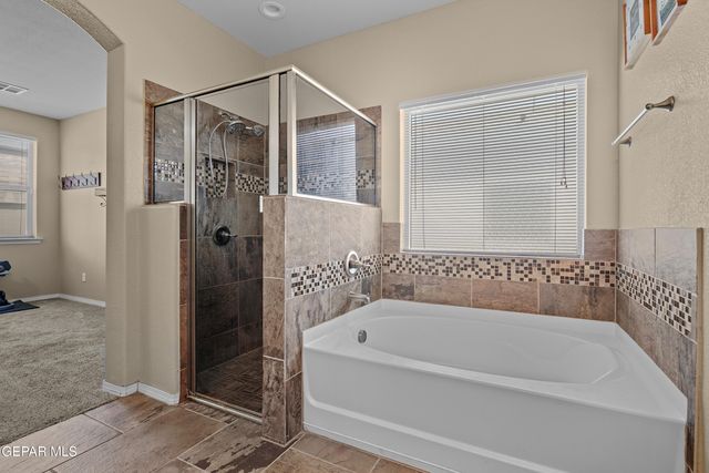 1041 FIREBOLT Place, El Paso, TX 79928