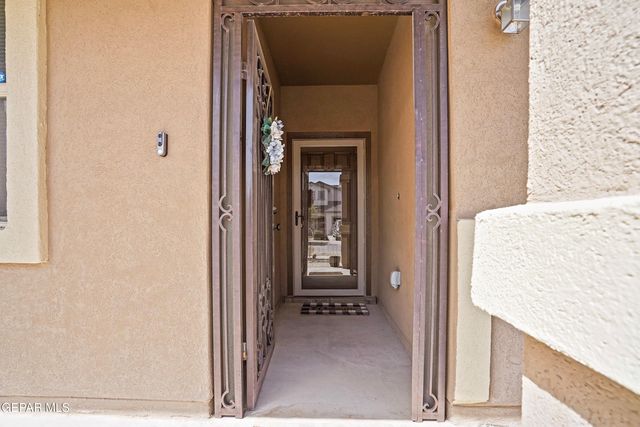 1041 FIREBOLT Place, El Paso, TX 79928