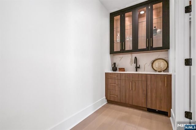 391 Harrison Street, Paramus, NJ 07652