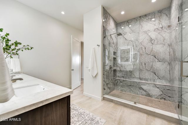 6525 E CAVE CREEK Road 301, Cave Creek, AZ 85331