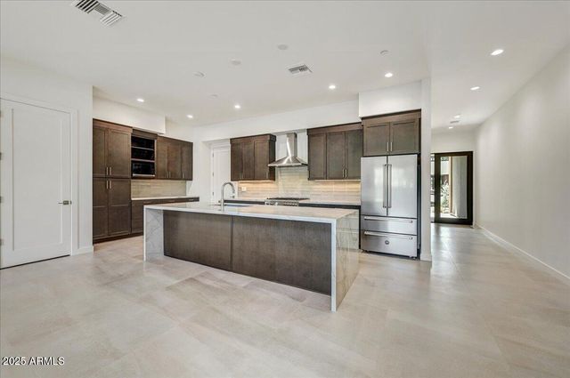 6525 E CAVE CREEK Road 301, Cave Creek, AZ 85331