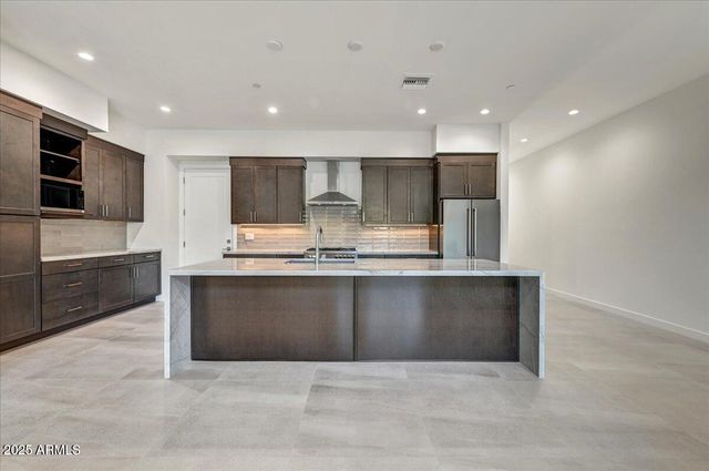 6525 E CAVE CREEK Road 301, Cave Creek, AZ 85331