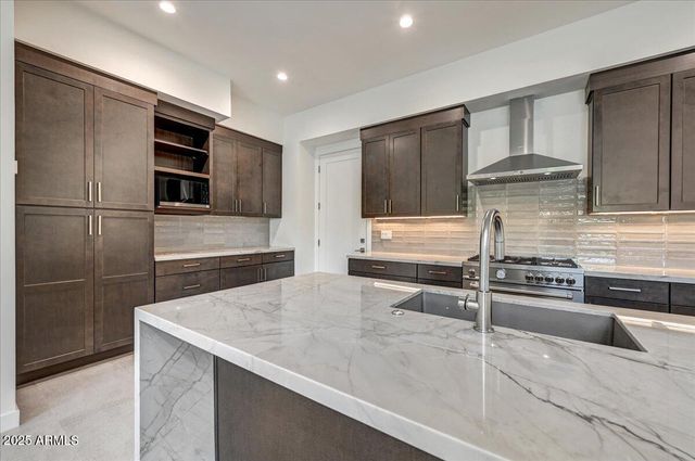 6525 E CAVE CREEK Road 301, Cave Creek, AZ 85331