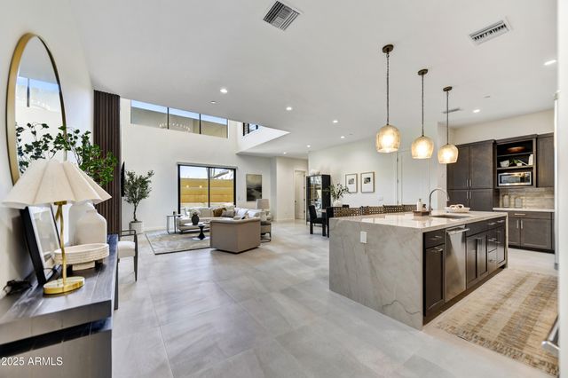 6525 E CAVE CREEK Road 301, Cave Creek, AZ 85331