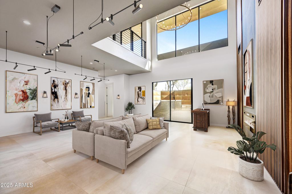 6525 E CAVE CREEK Road 301, Cave Creek, AZ 85331