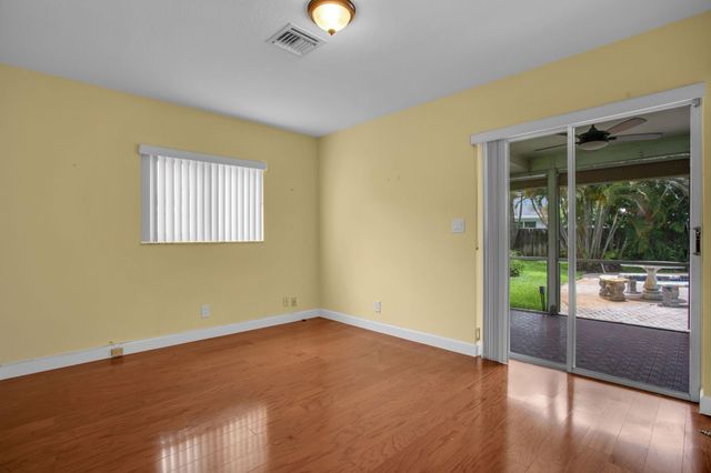1910 NE 52nd Street NE, Fort Lauderdale, FL 33308