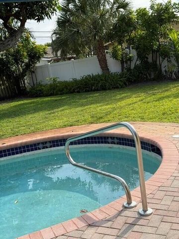 1910 NE 52nd Street NE, Fort Lauderdale, FL 33308