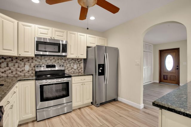 1910 NE 52nd Street NE, Fort Lauderdale, FL 33308