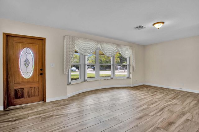 1910 NE 52nd Street NE, Fort Lauderdale, FL 33308