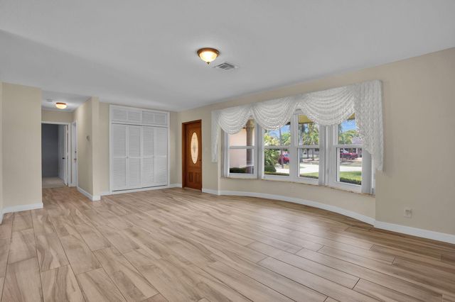 1910 NE 52nd Street NE, Fort Lauderdale, FL 33308