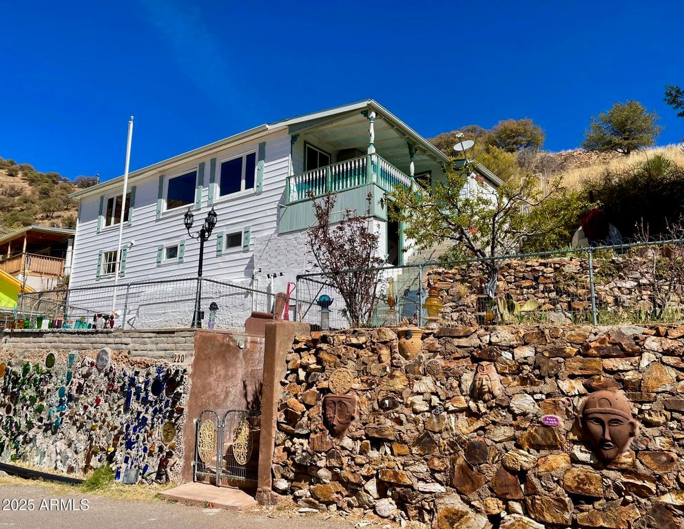 220-A OPERA Drive, Bisbee, AZ 85603
