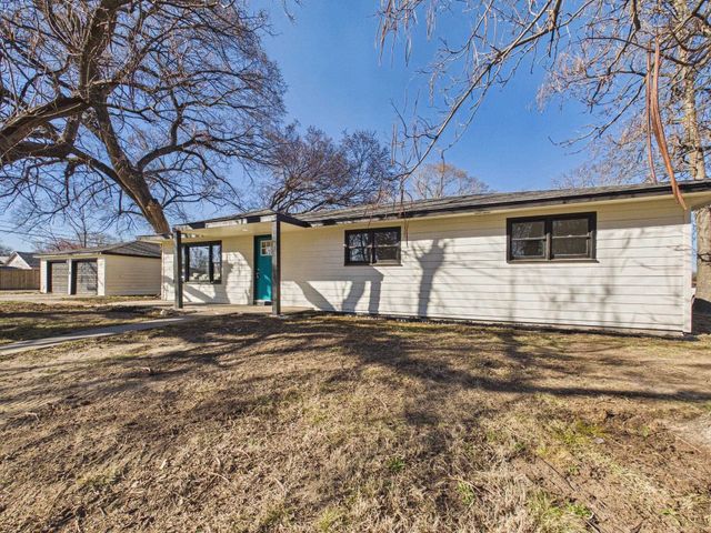 218 E 7th Ave, Belle Plaine, KS 67013
