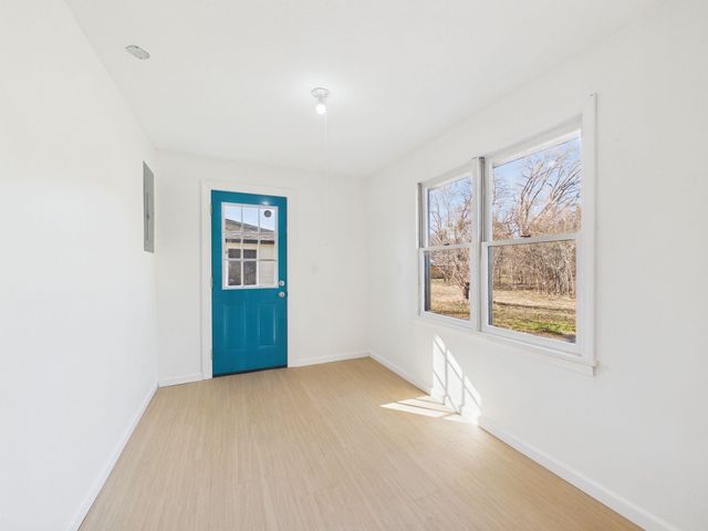 218 E 7th Ave, Belle Plaine, KS 67013