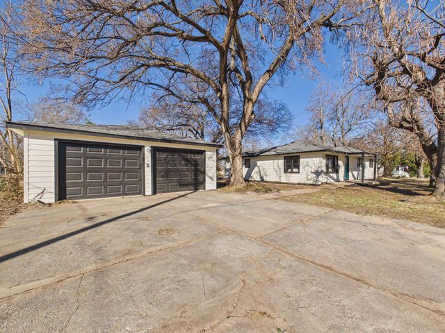 218 E 7th Ave, Belle Plaine, KS 67013