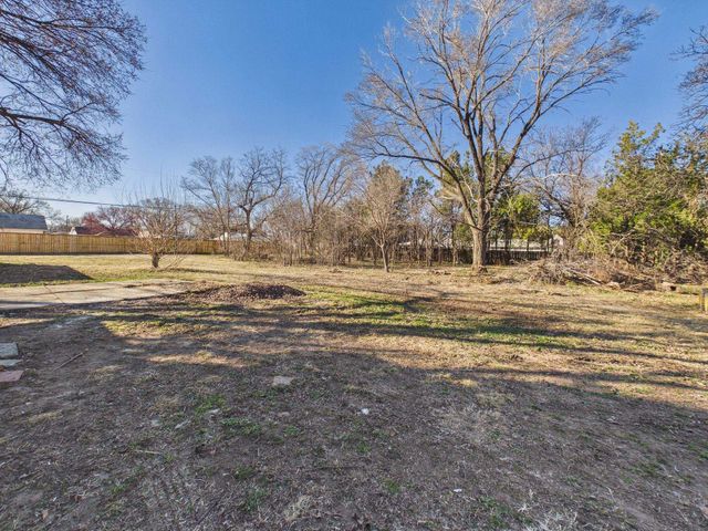 218 E 7th Ave, Belle Plaine, KS 67013