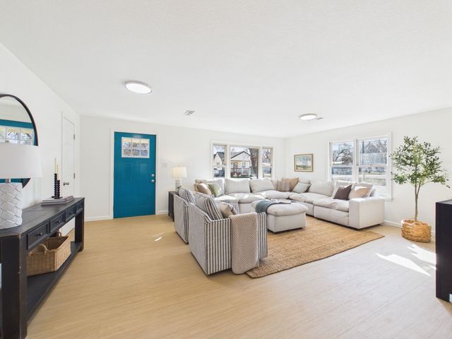 218 E 7th Ave, Belle Plaine, KS 67013