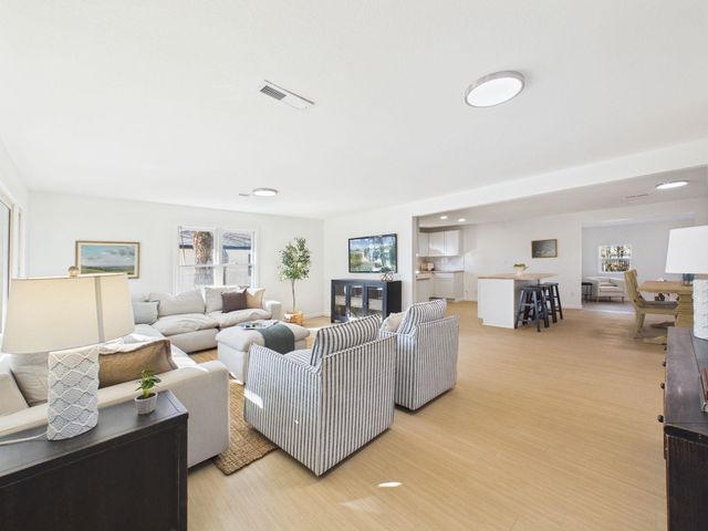 218 E 7th Ave, Belle Plaine, KS 67013