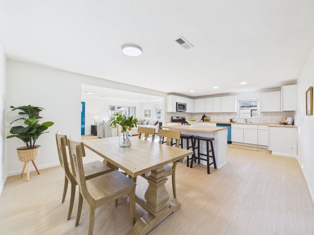 218 E 7th Ave, Belle Plaine, KS 67013