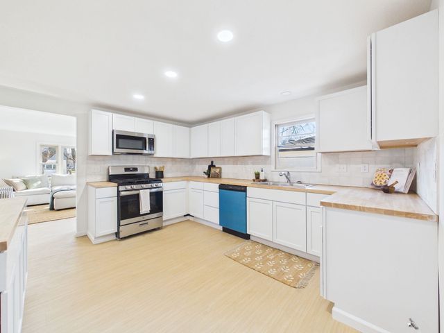 218 E 7th Ave, Belle Plaine, KS 67013