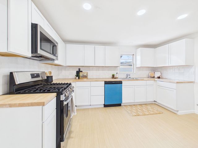 218 E 7th Ave, Belle Plaine, KS 67013