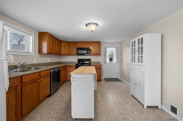 7659 Folk Avenue, Maplewood, MO 63143