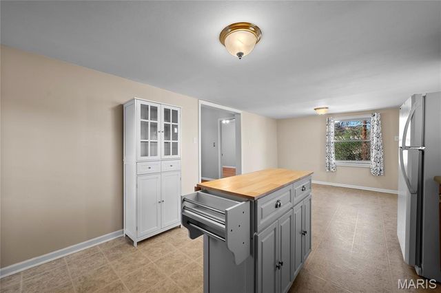 7659 Folk Avenue, Maplewood, MO 63143