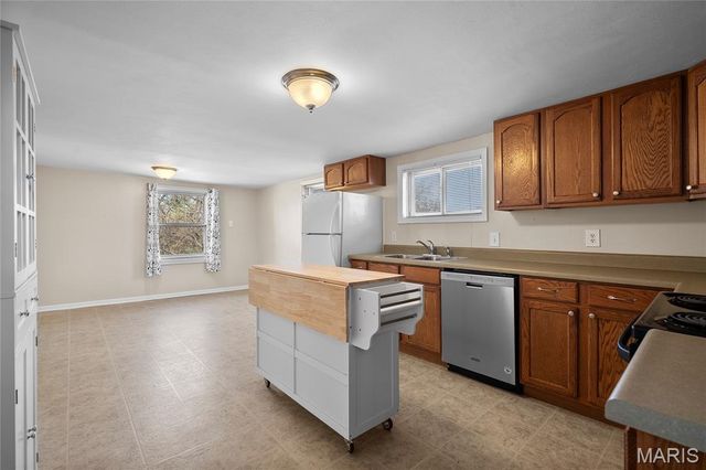 7659 Folk Avenue, Maplewood, MO 63143