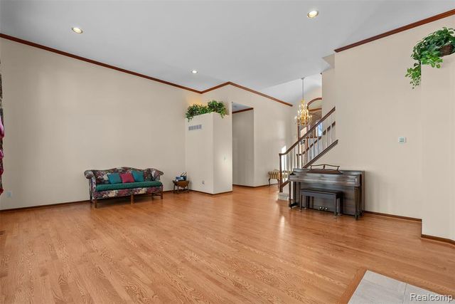 260 Forest Crest Drive, Commerce Twp, MI 48390