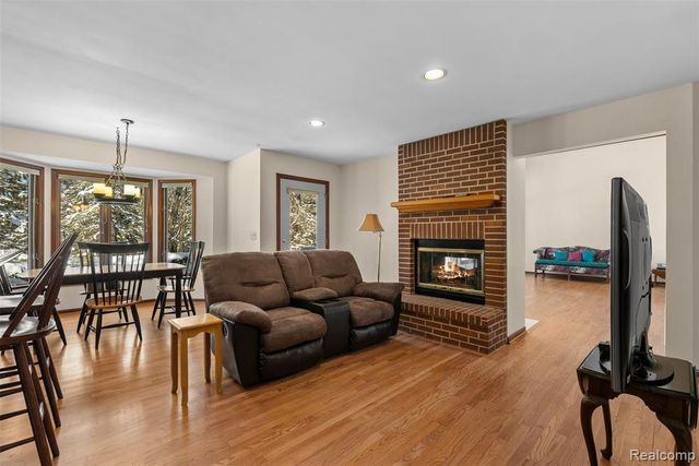 260 Forest Crest Drive, Commerce Twp, MI 48390