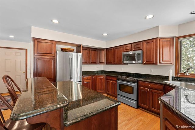 260 Forest Crest Drive, Commerce Twp, MI 48390