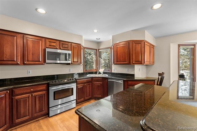 260 Forest Crest Drive, Commerce Twp, MI 48390