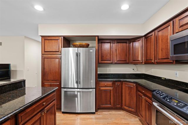 260 Forest Crest Drive, Commerce Twp, MI 48390