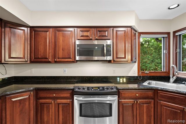 260 Forest Crest Drive, Commerce Twp, MI 48390