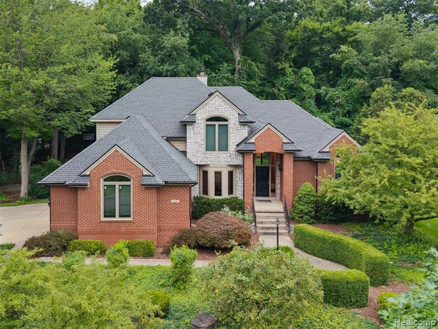 260 Forest Crest Drive, Commerce Twp, MI 48390